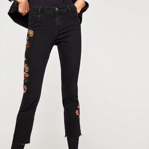Cute Zara black embroidered jeans